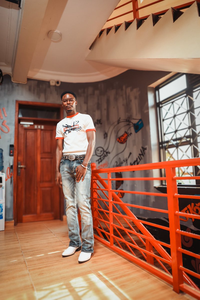 GalaxyFMUg's tweet photo. We have the amazing @Ray_G_official live on the #EveningRushReloaded 

Tune in and get to know what he’s cooking for you come the 7th of August https://t.co/oz26yMCzou