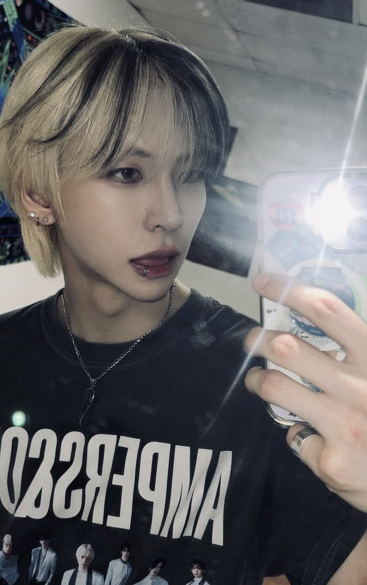 hrtz4jyo's tweet photo. "this photo again🙄" YES THIS PHOTO AGAIN LIGMA!!

#ANDSD #AndearSelcaDay #최지호 #JIHO #AMPERSANDONE #앰퍼샌드원 https://t.co/ZtyLkViUHL
