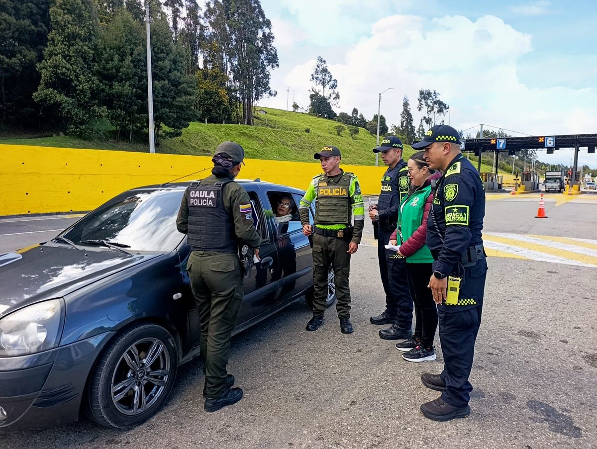 ProteccionPonal's tweet photo. Fortalecemos la estrategia "RutasSeguras" en #Tunja con actividades de sensibilización que promueven un turismo seguro y la corresponsabilidad en la protección de la niñez👮👏.
#TurismoSeguro https://t.co/70s0cTJOb5