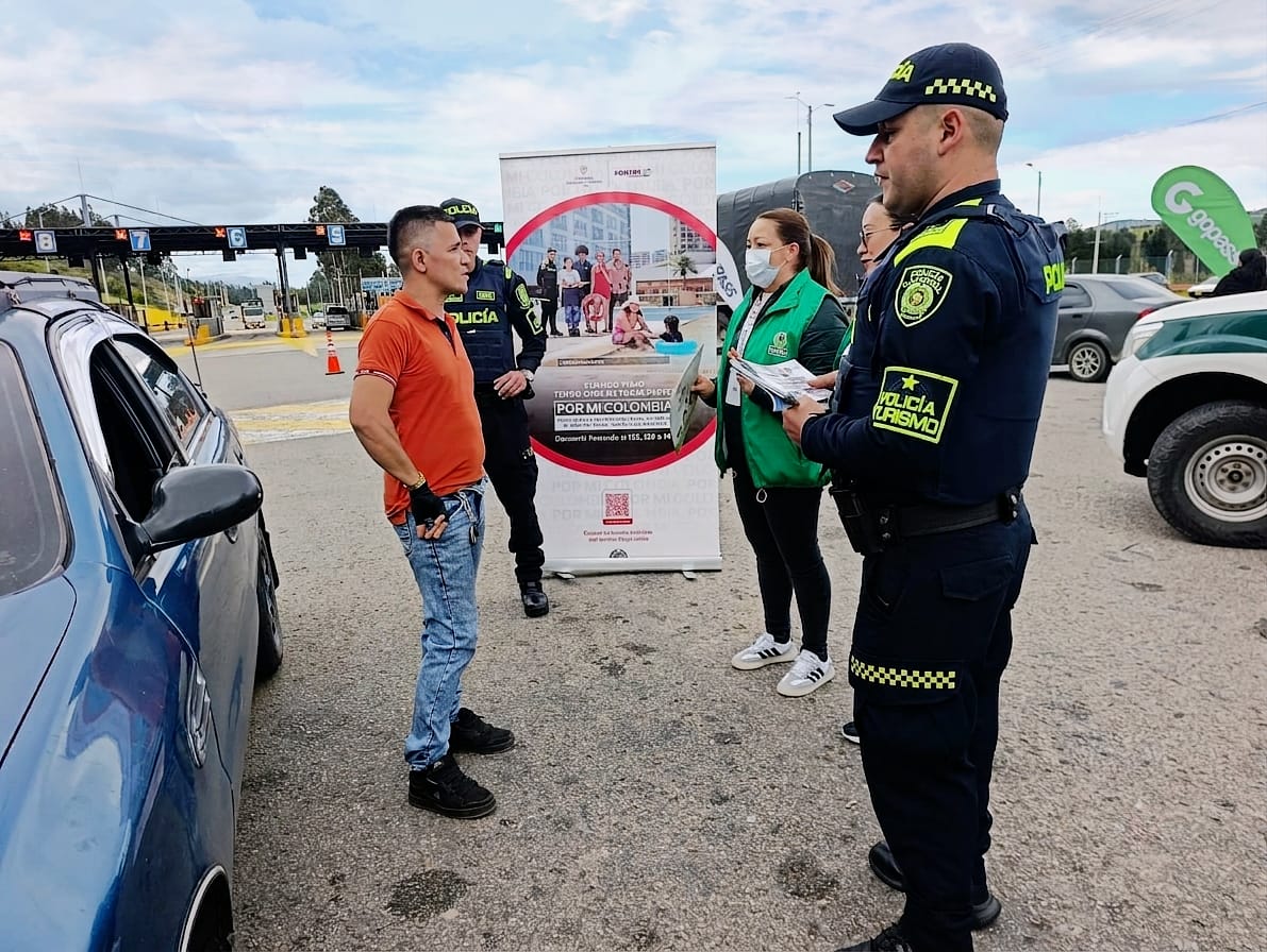 ProteccionPonal's tweet photo. Fortalecemos la estrategia "RutasSeguras" en #Tunja con actividades de sensibilización que promueven un turismo seguro y la corresponsabilidad en la protección de la niñez👮👏.
#TurismoSeguro https://t.co/70s0cTJOb5