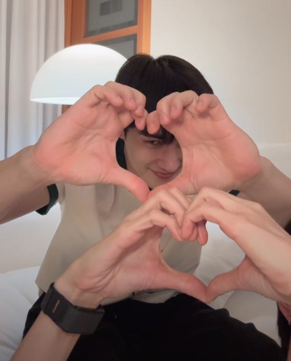 04JJMe's tweet photo. รู้สึกเหมือนความรักกำลังทำงาน แทบจะลืมสิ้นแล้วทุกอย่าง 🌈😶‍🌫️🫶🏻 https://t.co/E7kfx4i3xr