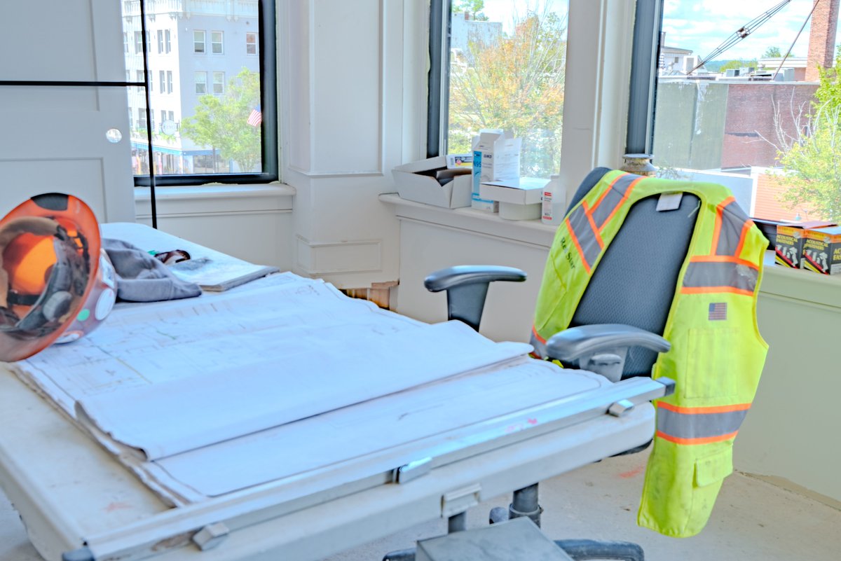 VousOnElm's tweet photo. We're working hard to bring you some of the best views in Downtown #ManchesterNH!

Our limited set of residences at Rendezvous on Elm can be yours with a first month’s rent of only $250, as long as you apply for a lease before the end of July!

Contact us today to apply! ✨ https://t.co/nqm1v57HHs