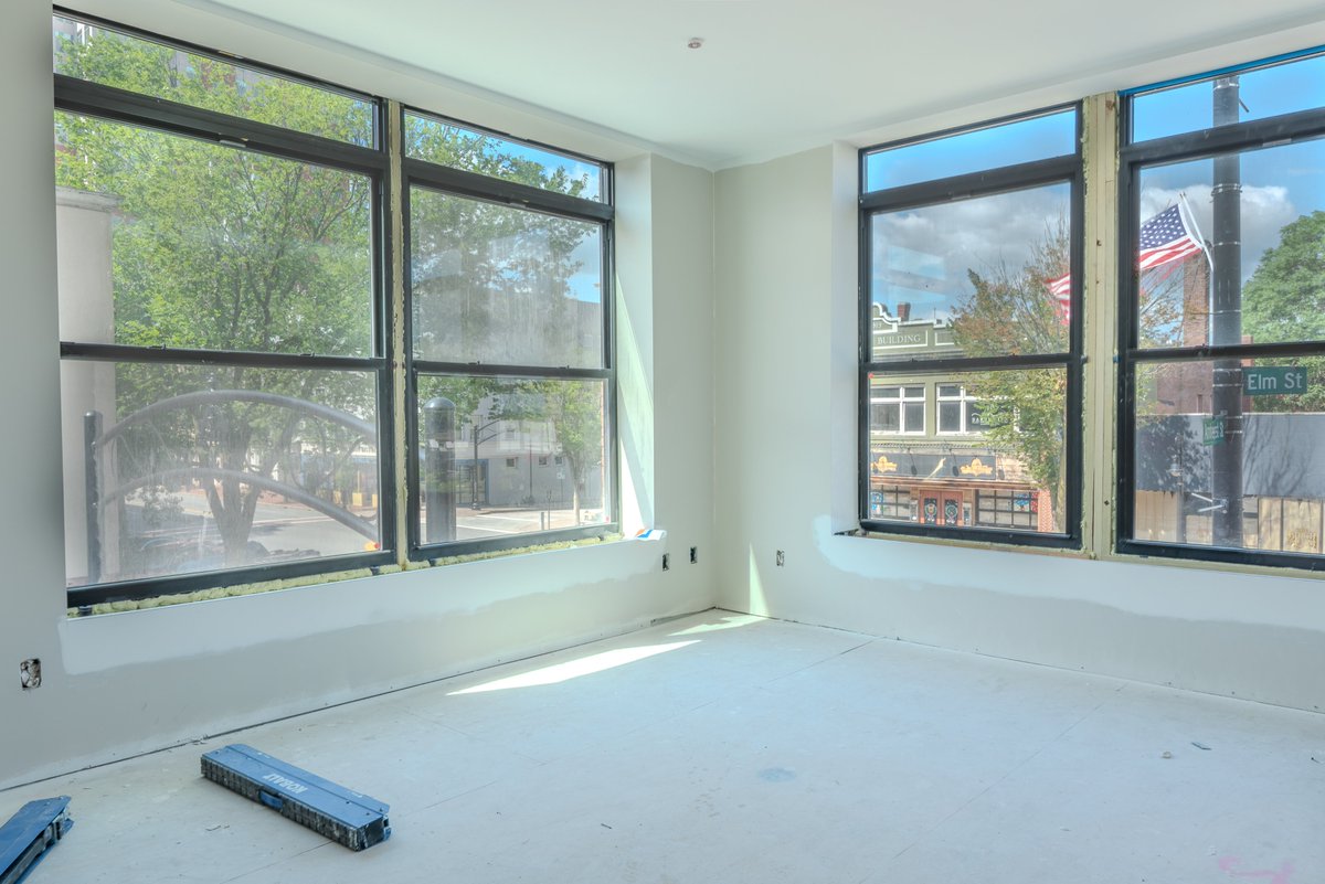 VousOnElm's tweet photo. We're working hard to bring you some of the best views in Downtown #ManchesterNH!

Our limited set of residences at Rendezvous on Elm can be yours with a first month’s rent of only $250, as long as you apply for a lease before the end of July!

Contact us today to apply! ✨ https://t.co/nqm1v57HHs