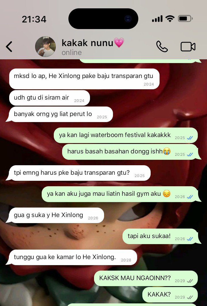 alyalia_x's tweet photo. Geonlong/Woolong one tweet au 

perkara baju https://t.co/sHvrbFZNUj