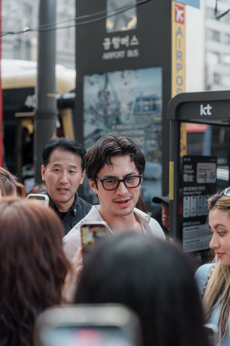 hudsonwonline's tweet photo. HQ photos of Hudson Williams in South Korea recently! (via huhsh_foto) https://t.co/mfFBz8ika4