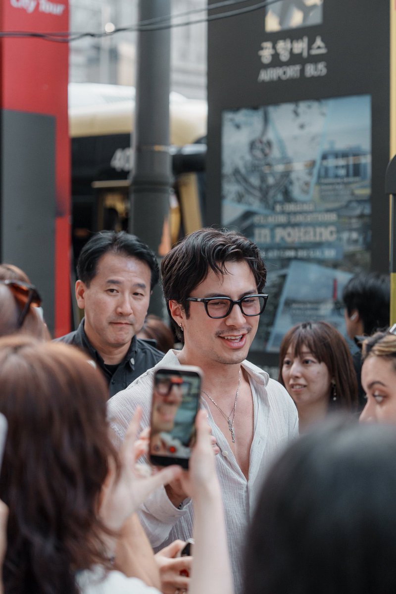 hudsonwonline's tweet photo. HQ photos of Hudson Williams in South Korea recently! (via huhsh_foto) https://t.co/mfFBz8ika4
