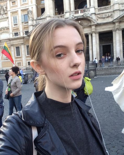 mcsombra's tweet photo. Selfie vibes in a grand European square - wind in my hair, timeless architecture behind me
GfjB https://t.co/7ZdHd2uTEb
