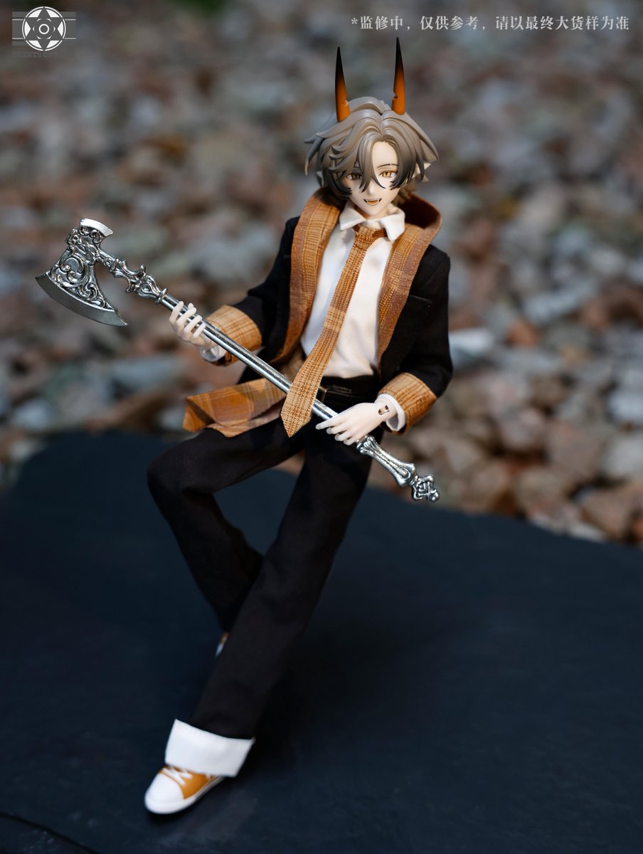 hermeow_shop's tweet photo. 📢🆕ブラインドドール新作速報🆕📢
「七つの大罪」をテーマにした特1/6スケール成人男性BJDブラインドドールシリーズ「錆蝕の聖徒｜Saints of Rust」の新情報✨

今回は「暴食／節制：HOD」の初版サンプル実物写真をご紹介❣️

本来は節制を重んじ、自らを律していたが、あらゆる享楽に溺れていった。
彼は節度を忘れ、ただより多くを求めるようになった。

ラインナップは通常6種類＋シークレット1種類🎁
ヘッドを除くボディの高さは約23.8cmです📏
まだ初期開発段階のため販売時期は未定ですが、当店での取扱いが決定💪続報をお楽しみに✨

関連投稿はこちら👇
https://t.co/lDjsrwxPLO

※衣装は初版サンプルで、現在改良中です🧵
※全種類に、入れ目タイプ顔1種（追視効果仕様）＋印刷アイ顔1種の顔パーツ2種類が付属します👁️
※画像は参考用です。色味や仕様は最終量産品を基準としてください📷