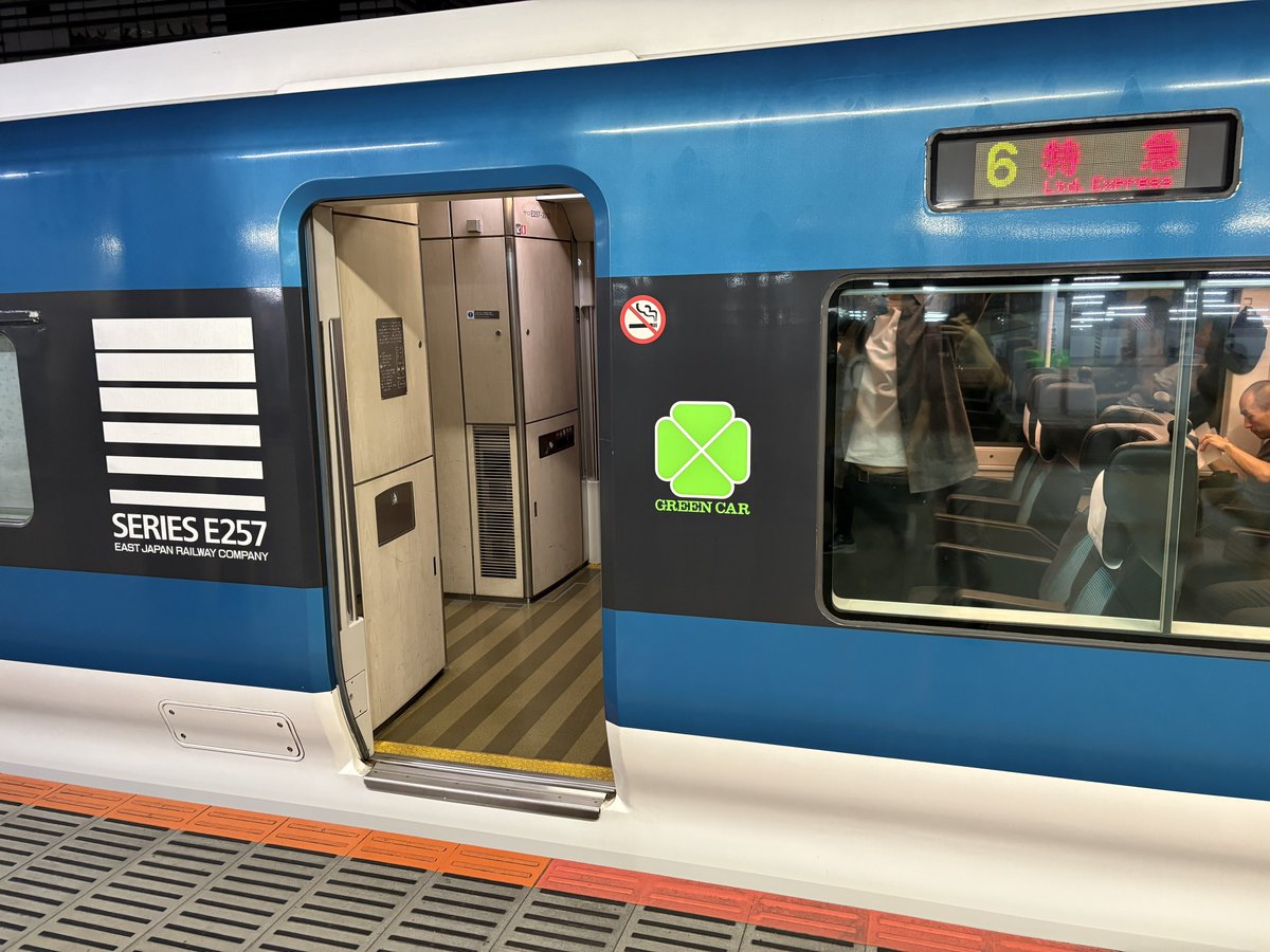 hiryu_dragon's tweet photo. って事でたまたまキャンセルチケットを拾えた臨時夜行特急列車ナイトエクスプレス信州に乗車！
…とは言え松本までは特急アルプスとほぼ同じだけどｗ https://t.co/bqL5lhlg83