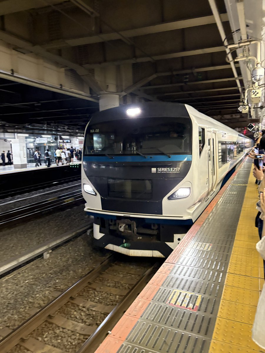 hiryu_dragon's tweet photo. って事でたまたまキャンセルチケットを拾えた臨時夜行特急列車ナイトエクスプレス信州に乗車！
…とは言え松本までは特急アルプスとほぼ同じだけどｗ https://t.co/bqL5lhlg83
