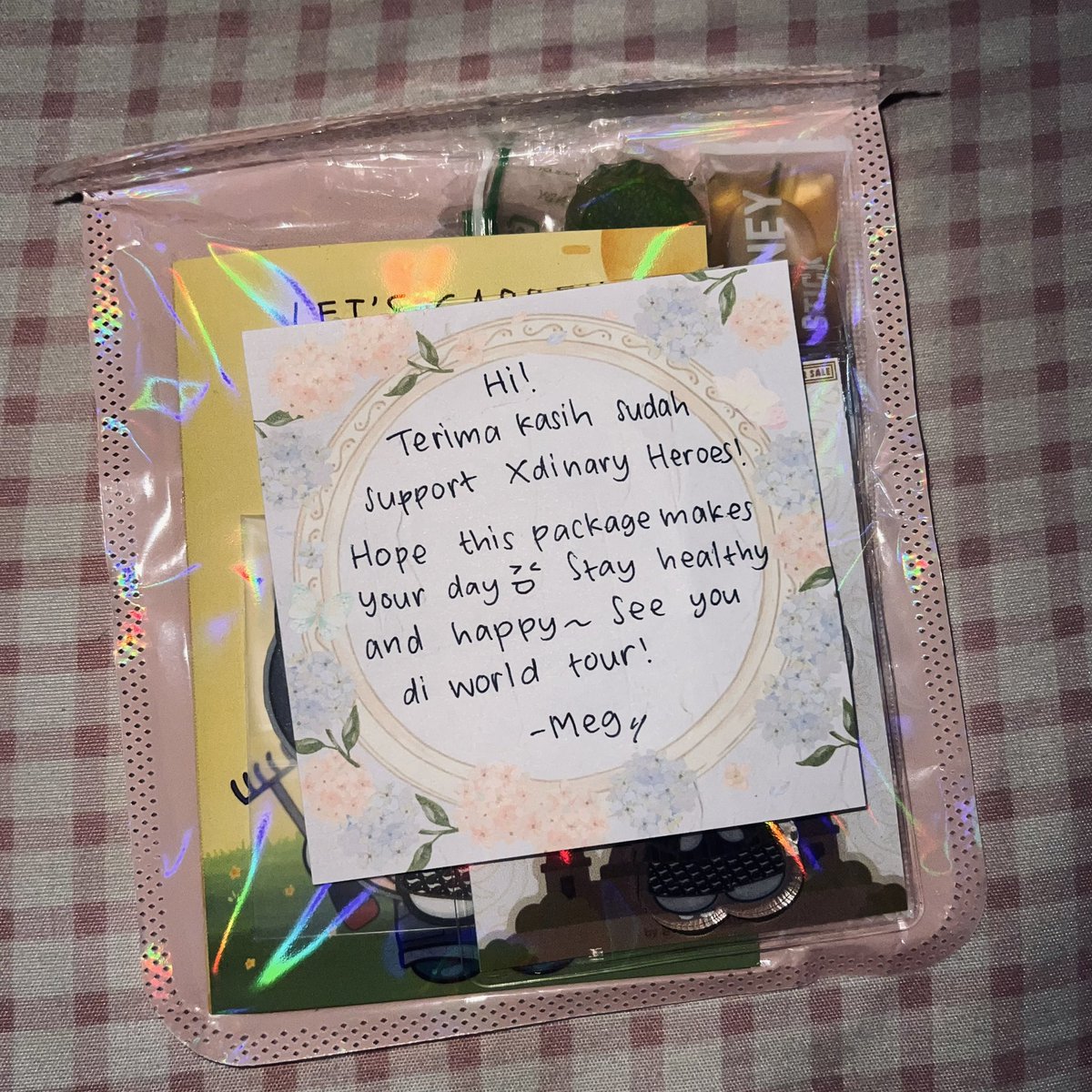 spiderjuy's tweet photo. ARRIVED SAFELYYYYY!!! THANKKIES KAK MEG BUAT FREEBIES LUCUNYAAAA ^^ see u di wt 🥹❤️ https://t.co/2zyg02TD7F