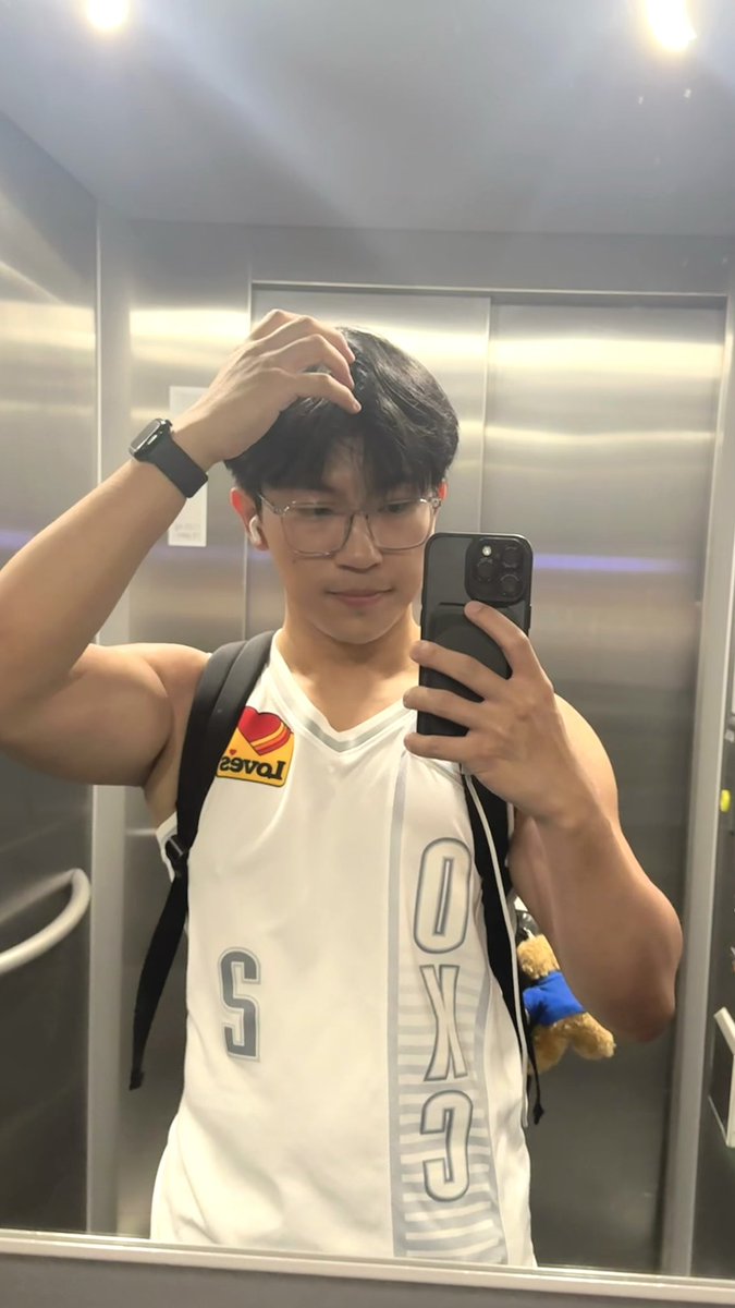 qai_yu's tweet photo. sch gym hits diff https://t.co/4WXOrCcxmW