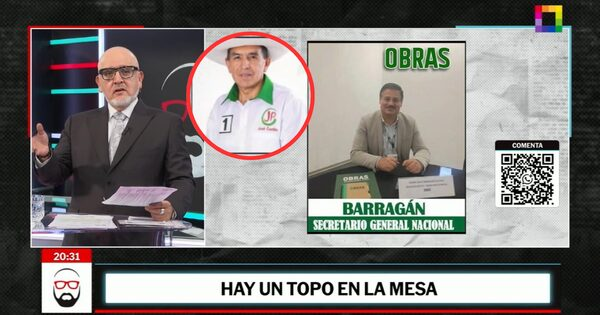 DanteBobadilla's tweet photo. ¿Cómo puede ser posible que quieran poner al ignorante hermano del ignorante Pedro Castillo como presidente del Senado? ¿Para eso restituyeron la bicameralidad? ¿Para ponerla en manos de un ignorante que apenas sabe leer? Ya pues, no demos vergüenza ante el mundo. https://t.co/m8wL401poq