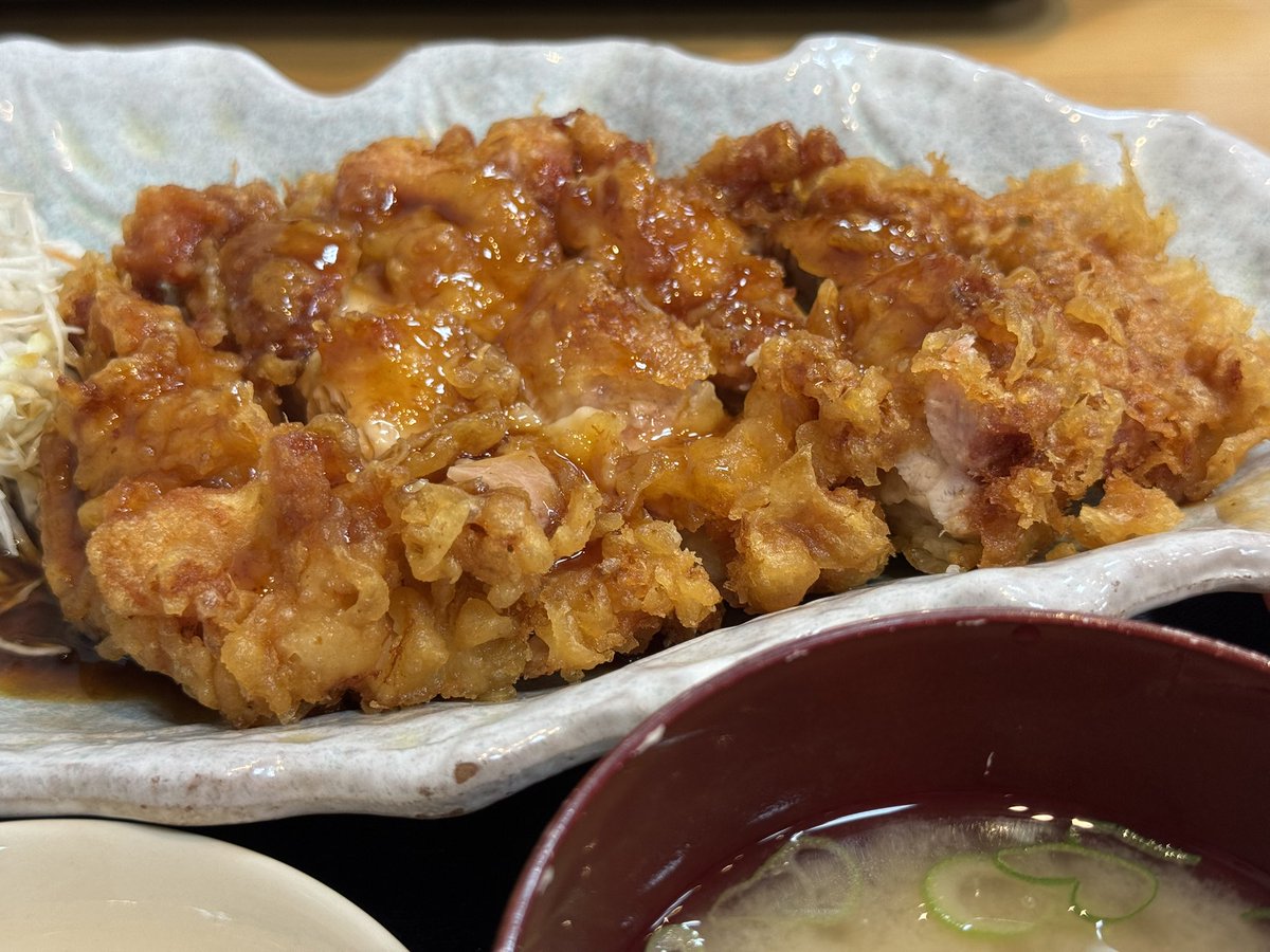 taki_63s's tweet photo. 本日から九州へ。
チキン南蛮。 https://t.co/HEvLzqmbIS