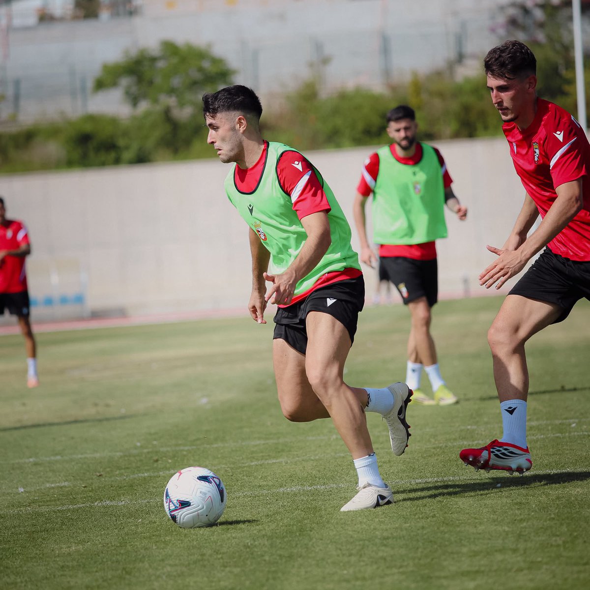 ManagementTF's tweet photo. Primeras semanas de entrenamientos y partidos amistosos de nuestro jugador 𝗝𝗢𝗦𝗘𝗠𝗔 𝗟𝗢́𝗣𝗘𝗭 con la @ADCeuta_FC 🫡⚽

Buenas sensaciones para seguir preparando la temporada en Segunda División, con las pilas desde ya cargadas y a por grandes objetivos 💪🏼🎯

#LaFamiliaTF https://t.co/fcD0X05ZlU