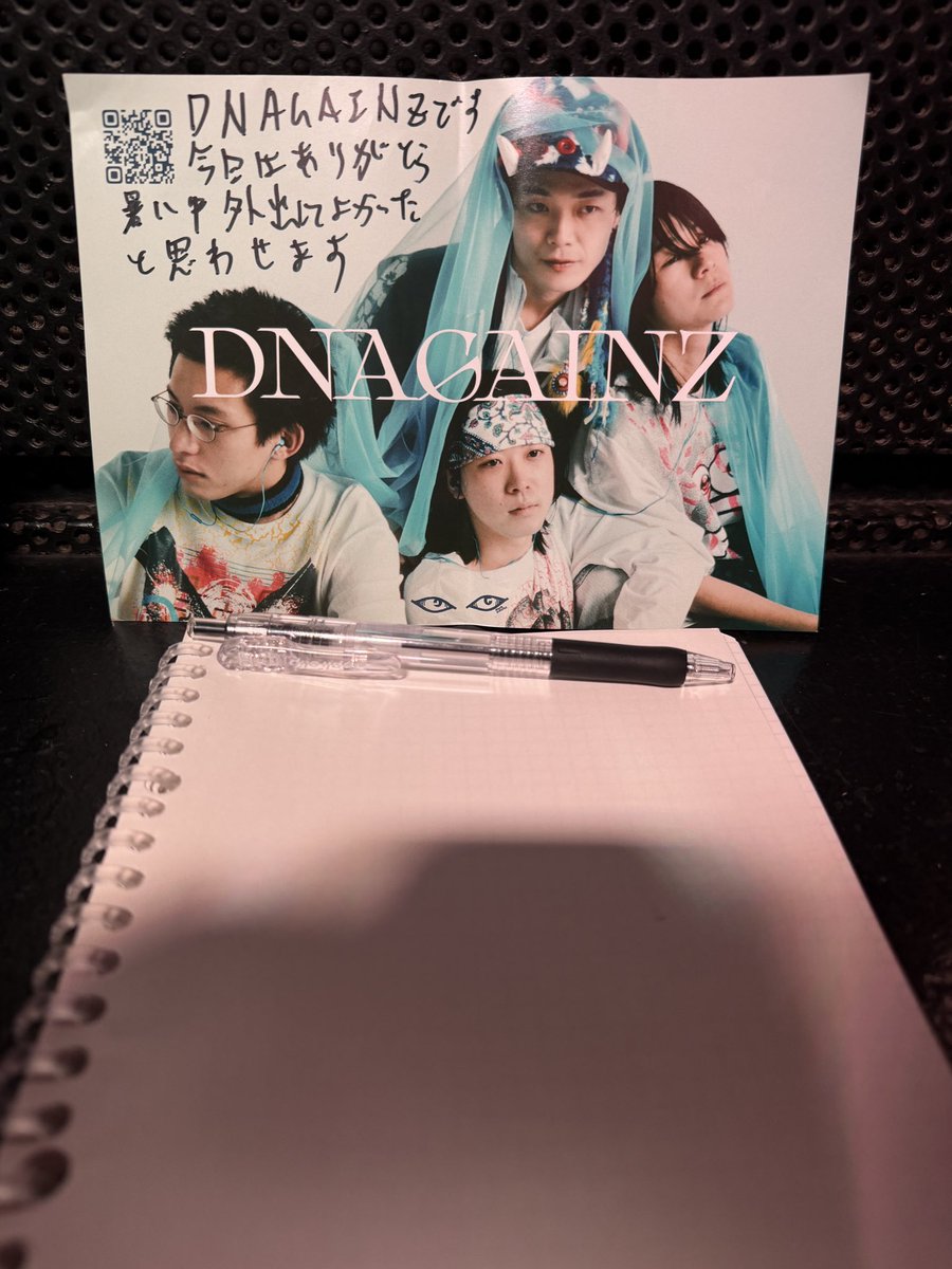 erikoh912's tweet photo. 本日は『吉祥寺ワープpresents「SMALL LAKE!!」〜GIGGSコラボ編〜』へ。

入場時に出演者のDNA GAINZさんから手書きコメント入りのフライヤーをいただく。

バンドのキャラクターが垣間見えるので、こういうのをもらえるとうれしいんだな。

感想は後日。 https://t.co/ZzaVZS95MK
