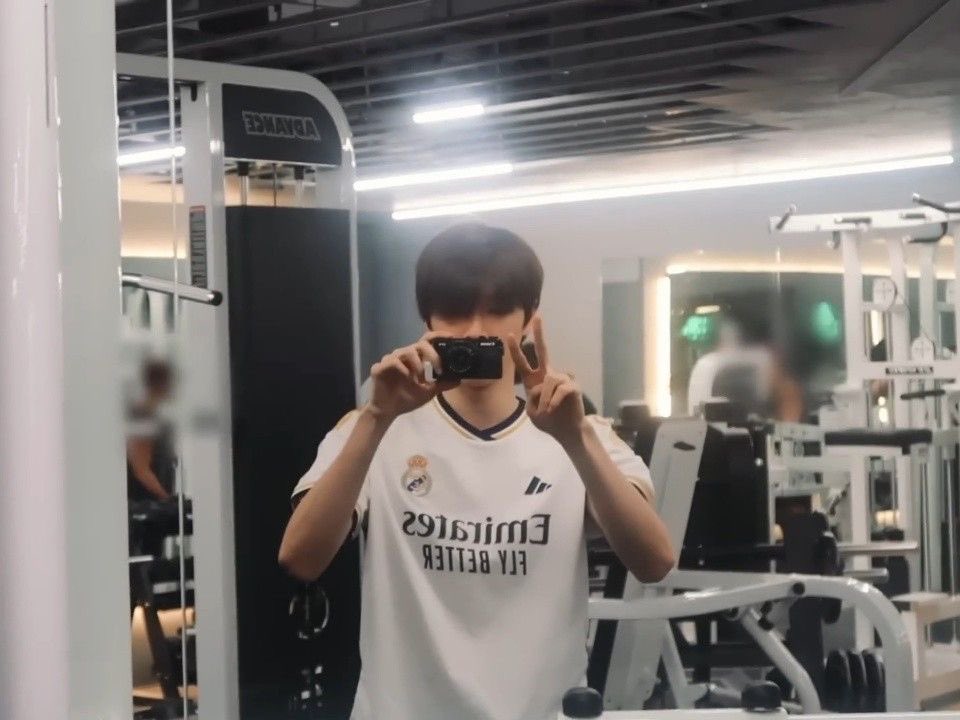 bamd0ri's tweet photo. 성찬이와 필름카메라 ☺️ https://t.co/gphgu77c2W