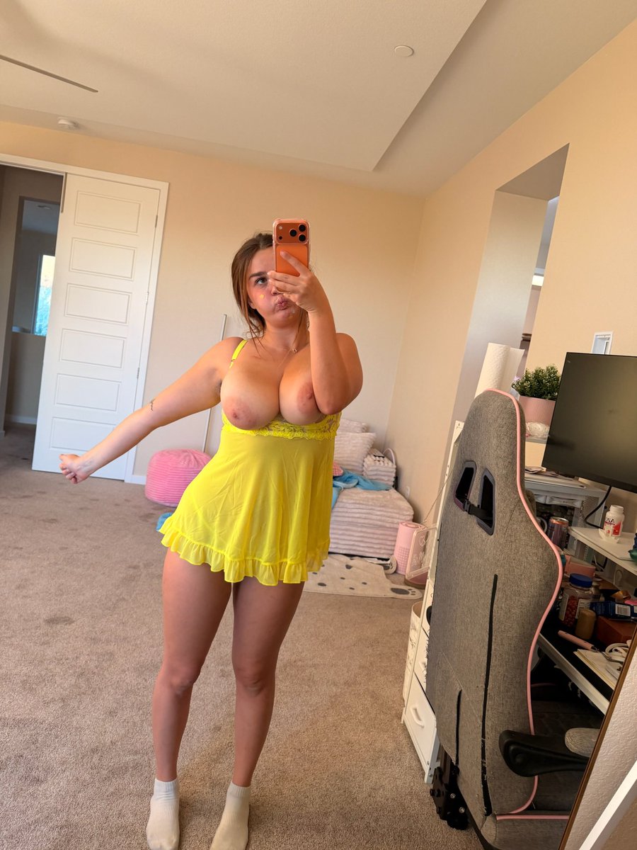 bubblebbratz's tweet photo. Front or back? 🍒🍑 https://t.co/8kXZo5Mo5W
