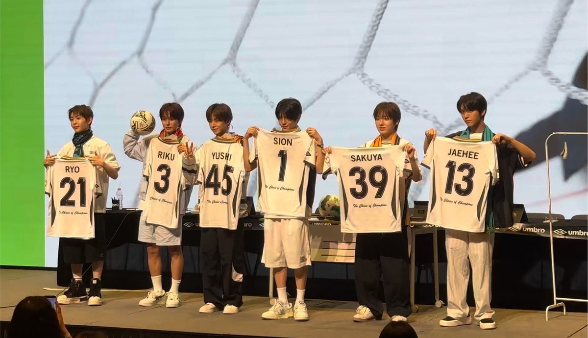squirreluvs's tweet photo. arti nomor masing masing member wish
sion 1 : karena dia mau memulai dan jadi no 1
riku 3 : lucky numbernya riku
yushi 45 : tgl lahirnya yushi 5 april
jaehee 13 : tgl masuk SM 3 januari
ryo 21 : tgl lahirnya doyoung
sakuya 39 : pelafalan angka jepang sankyuu jadi kayak saku https://t.co/3F2cO8I2IO