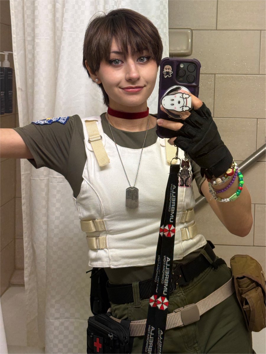 MimiDoesCosplay's tweet photo. Goofy goober 

#ResidentEvil #ResidentEvilCosplay #RebeccaChambers #RebeccaChambersCosplay #TekkoCon2026 https://t.co/6aIHzMoSla