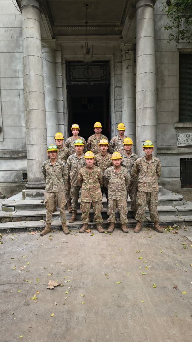 SPettovelloOK's tweet photo. El segundo edificio del Centro de Formación Capital Humano ya se encuentra listo para su remodelación.

Tras 8 días de trabajo, finalizaron las tareas de limpieza, retiro, carga, transporte y disposición final de residuos. El espacio ya se encuentra listo para comenzar con los trabajos de refacción y restauración.

Agradecemos enormemente al Batallón de Ingenieros 601; a la Agrupación de Ingenieros 601 y a la Compañía de Ingenieros de Agua 601 del Ejército Argentino por su compromiso y el gran trabajo realizado que fue fundamental para dar inicio a esta nueva etapa del proyecto.

@JMilei 
@Ejercito_Arg
@MinDefensa_Ar