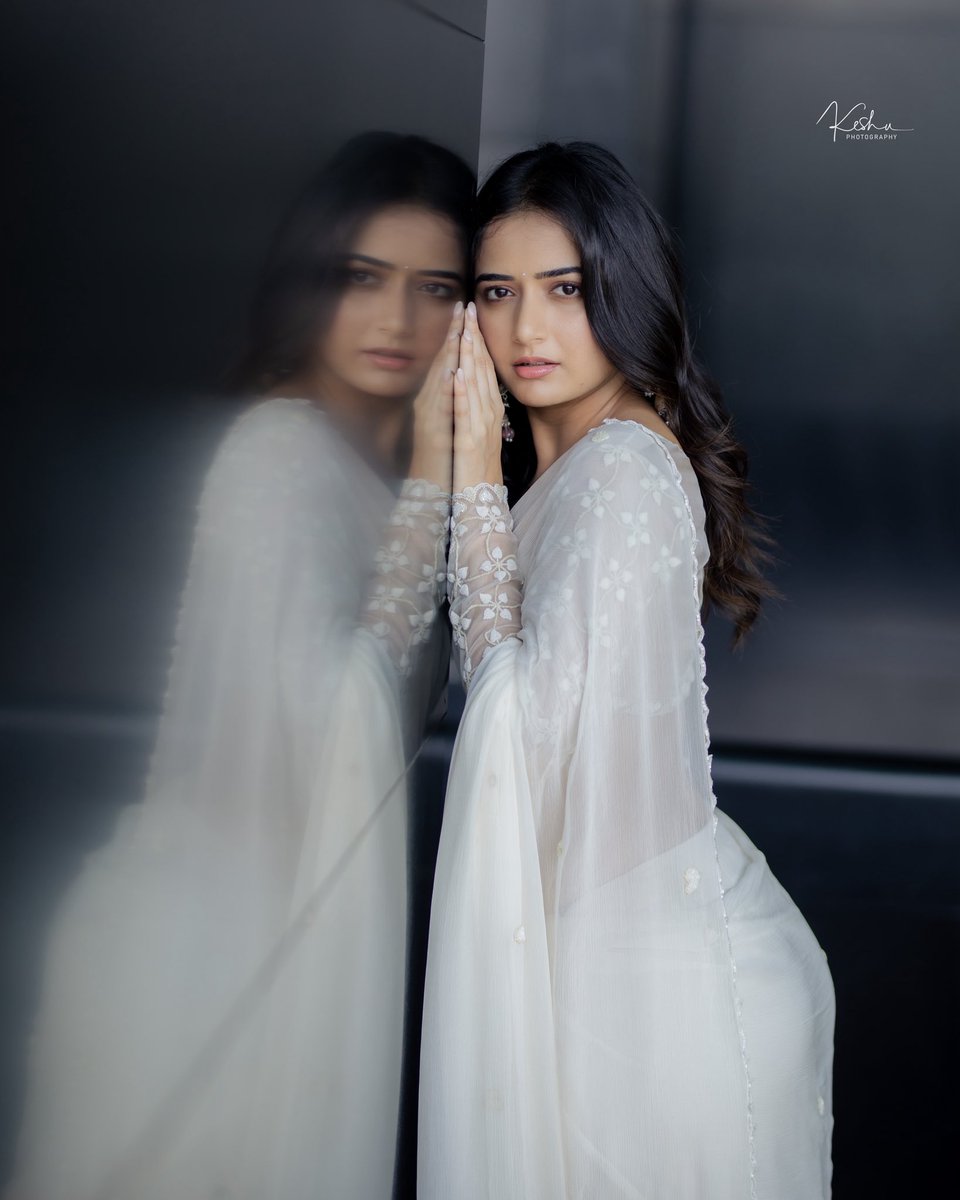 AshikaRanganath's tweet photo. The whites that make it on my feed 🤍 https://t.co/7OZ9jG68Gn
