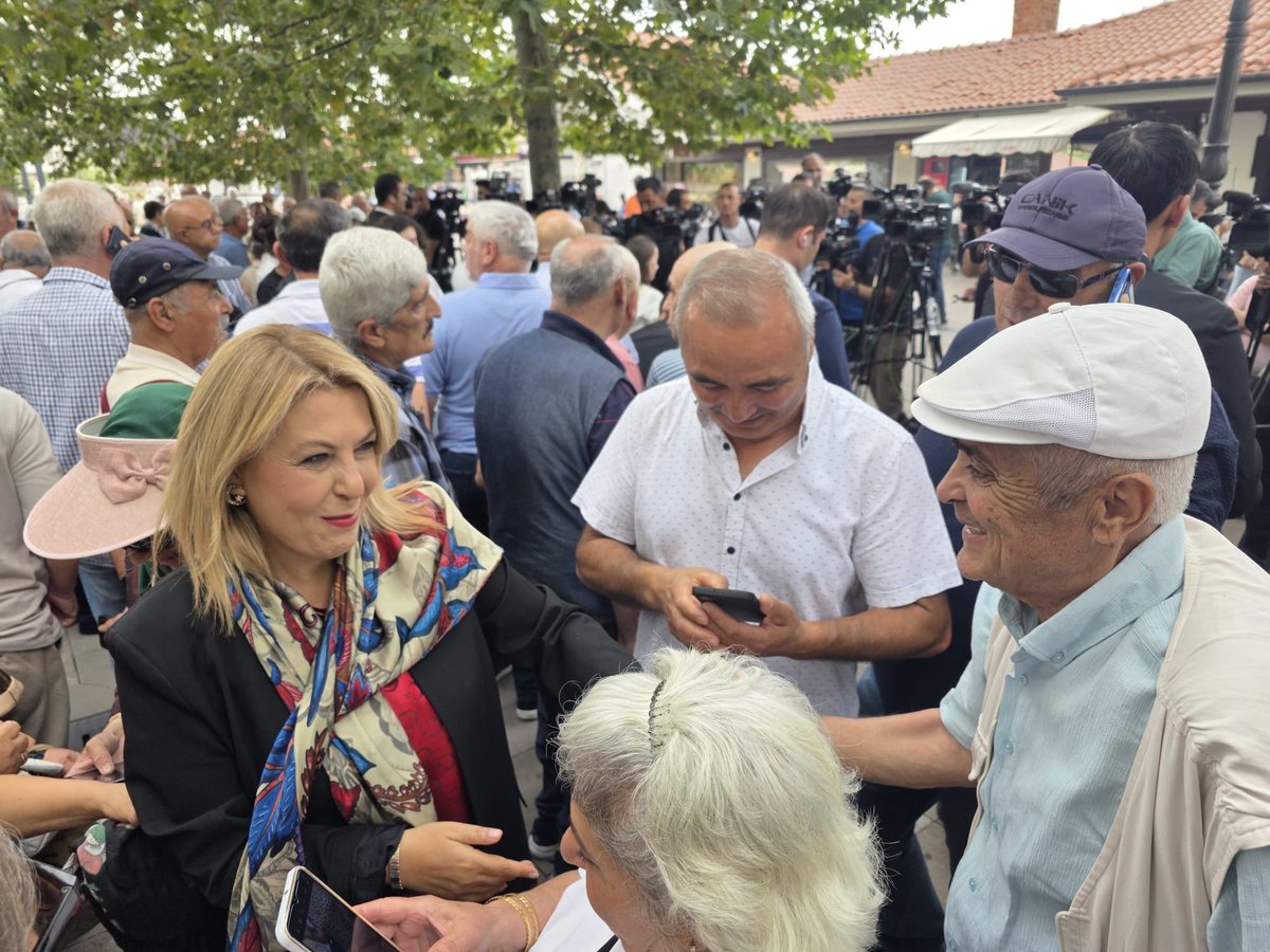 elvan_gezmis's tweet photo. Omuz omuza, gönül gönüle yürümeye devam ediyoruz. 

Milletimizin sesi, umudu ve ortak vicdanı olarak çıktığımız bu yolda; birlik, dayanışma ve inançla iktidara yürüyoruz.

Yolumuz; adaletin, demokrasinin, hukukun üstünlüğünün ve halkın iktidarının yoludur.

Yeni partimizle, güçlü adımlarla, hep birlikte Türkiye’yi aydınlık yarınlara taşıyacağız.