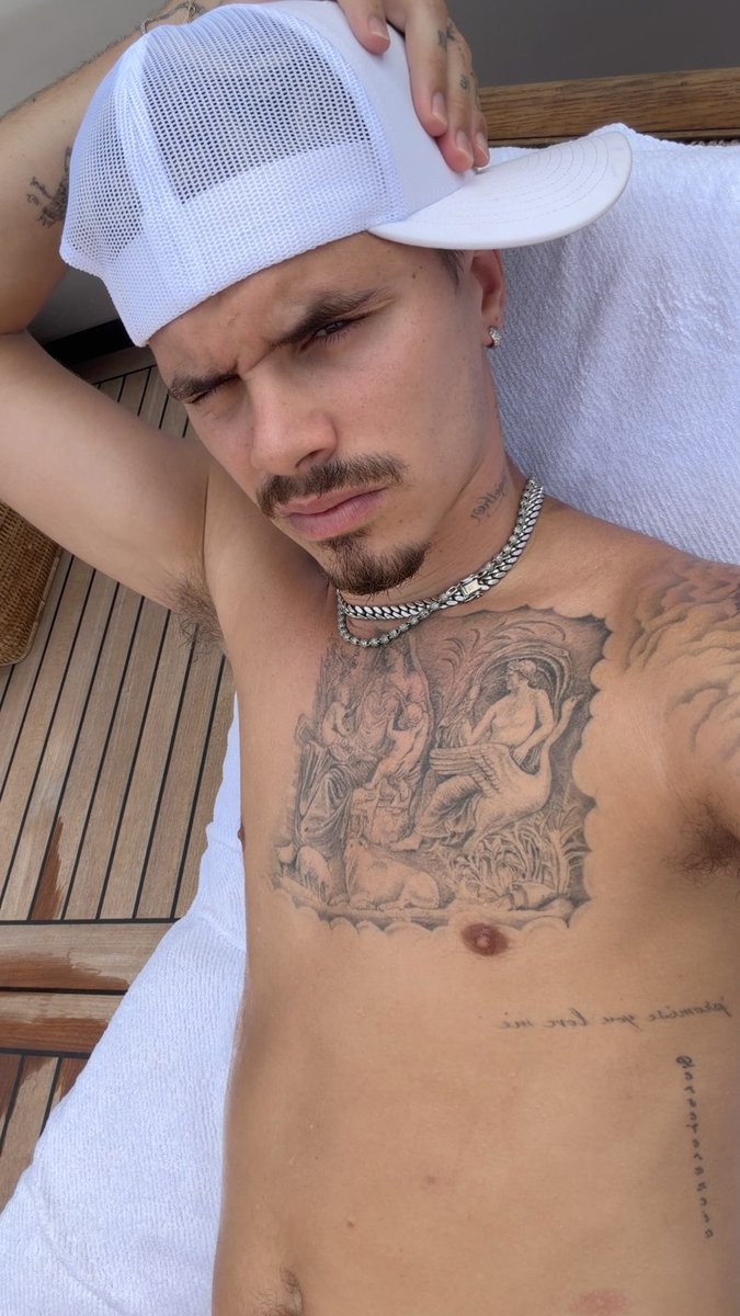 shirtlessxx's tweet photo. romeo beckham https://t.co/vOEfSMej3A