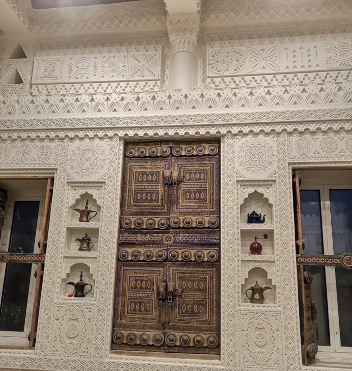 nobel650's tweet photo. للأسف فهم الكثيرمن المصممين للعمارة النجدية خاطئ، فهذي هنا كلها صور للعمارة النجدية وليس القبح في صورة الافنيوز. https://t.co/HbdO7lnIjO