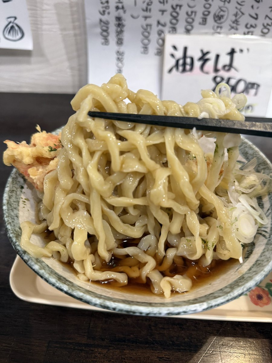 naopechomen's tweet photo. 95杯目✨今年12回目の麺道自然やさんへ😊
日替りｶﾆｶﾏ天太打ちでいただきました😋
この大きなｶﾆｶﾏ天🤣👍食べ応え抜群で美味しい😋‼️太打ちの麺との相性抜群👍
閉店ｷﾞﾘｷﾞﾘで行ってしまいすみませんでした🙇‍♂️ｶﾆｶﾏ天ﾗｽﾄ1つは運が良かったです😭
ごちそうさまでした🙏 https://t.co/hRnMbJP9DR