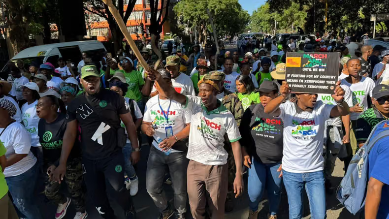 BusInsiderSSA's tweet photo. Africa’s biggest bank warns South Africa🇿🇦 against restricting migration, citing Brexit’s economic damage

The chief executive of Africa’s biggest bank, by assets, Standard Bank has warned that tighter restrictions on migration could hurt South Africa’s🇿🇦 economy, arguing that migrants generate demand, pay taxes and help create jobs rather than simply competing with citizens for work.