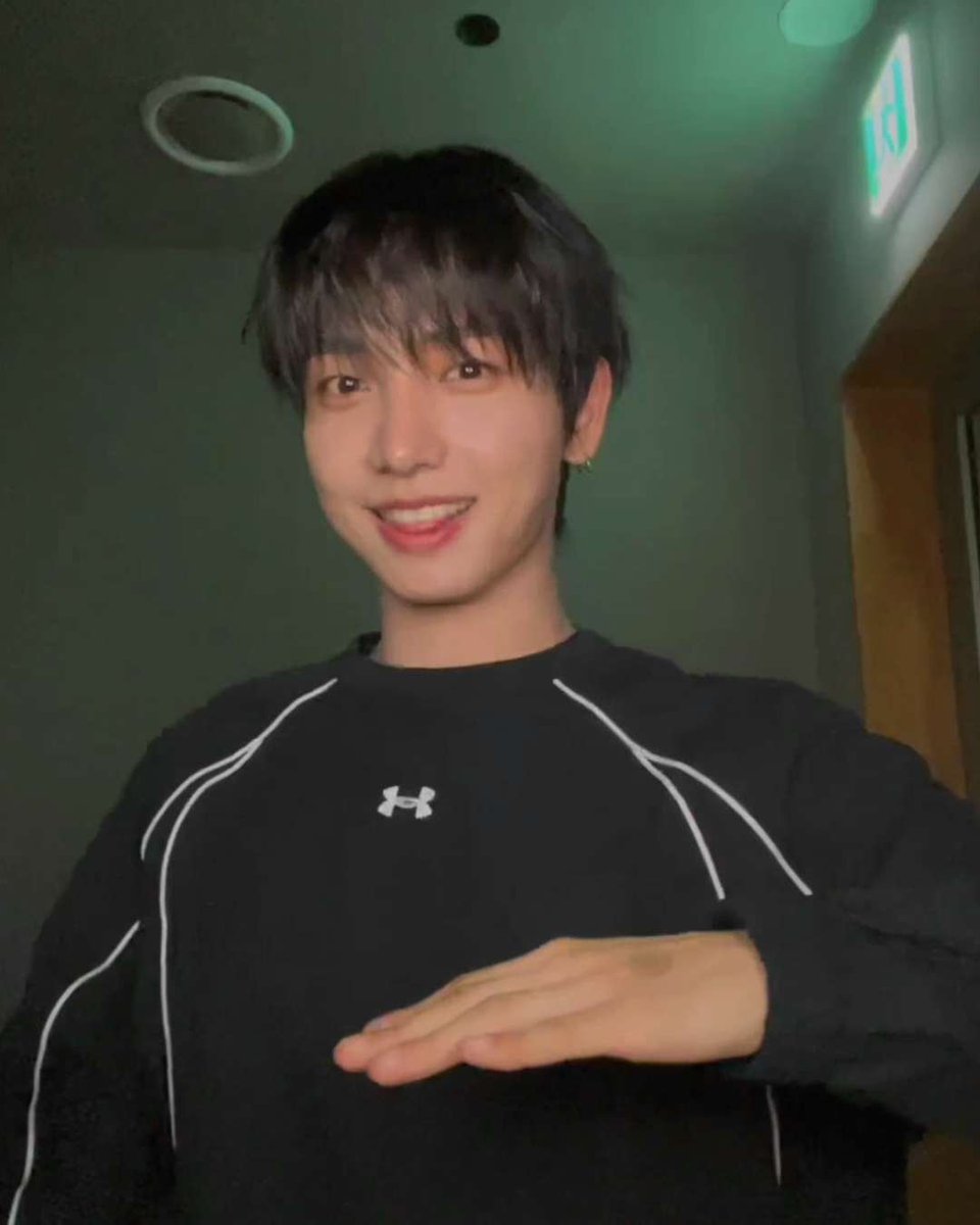 하나 tweet media