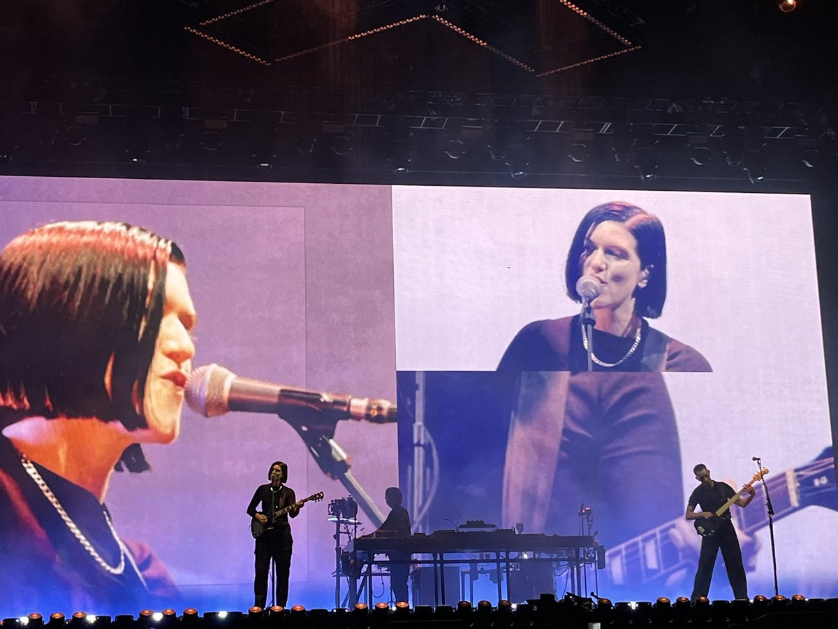 heartbreakingmu's tweet photo. #thexx https://t.co/lAOw67hi9b