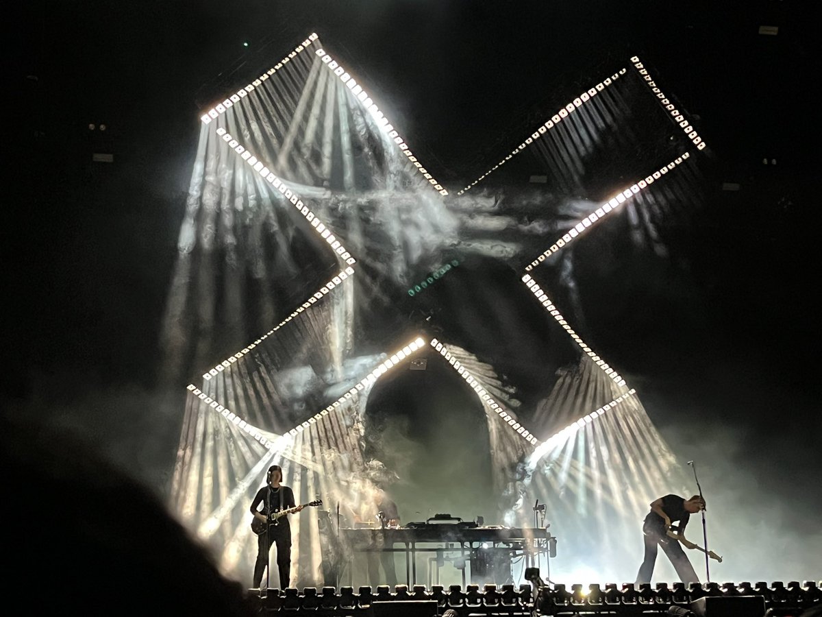 heartbreakingmu's tweet photo. #thexx https://t.co/lAOw67hi9b