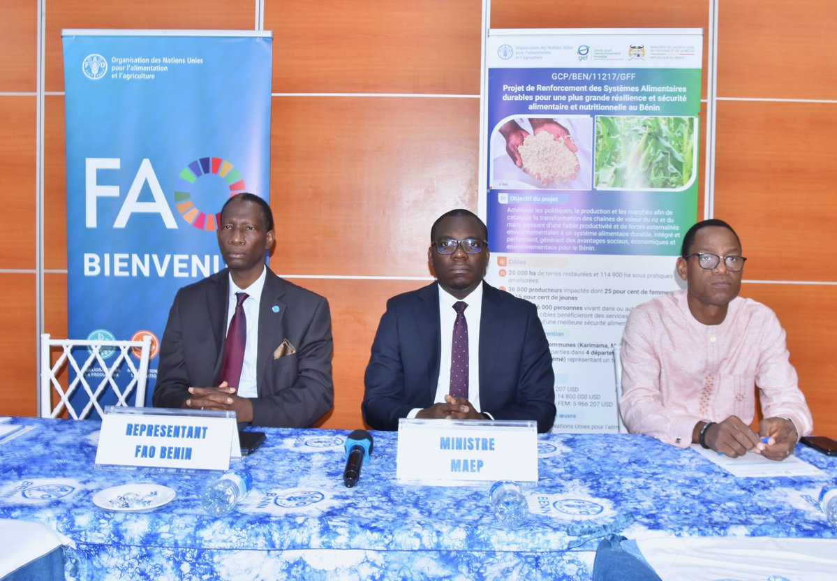 FAOBenin's tweet photo. Lancement du projet Food System
Porté par le gouvernement du 🇧🇯, la @FAO et le @FEM, ce projet vise à renforcer les filières riz et maïs, la sécurité alimentaire et la résilience de 36 000 producteurs dans 05 communes du Bénin.
Ensemble pour des systèmes alimentaires ➕durables. https://t.co/phMxogkjBZ