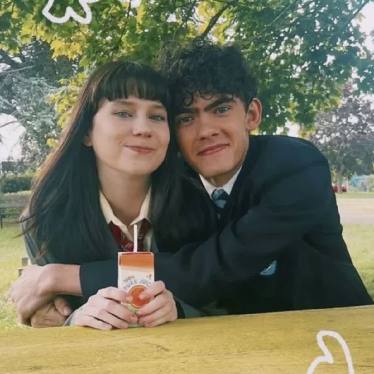 gabheartstopper's tweet photo. spring siblings forever and ever and ever and https://t.co/Cy3mwACLS1