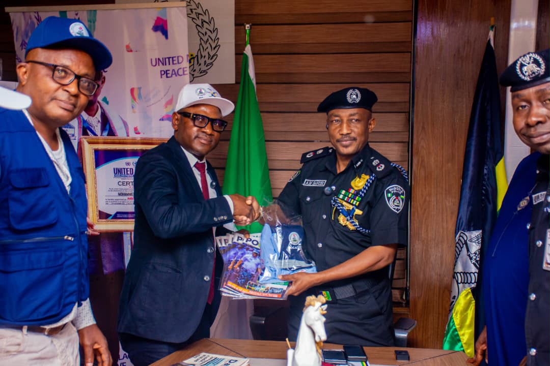 POCACOV_FHQ_NG's tweet photo. The CP, FCT Command, CP Ahmed Muhammad Sanusi, PhD, received a delegation of POCACOV at the Command Headquarters, Abuja, as part of the Inspector-General of Police’s approved Nationwide State-to-State Advocacy and Sensitization Campaign.

#PocacovCares #NPF #CommunityPolicing https://t.co/BbWPG0QhFy