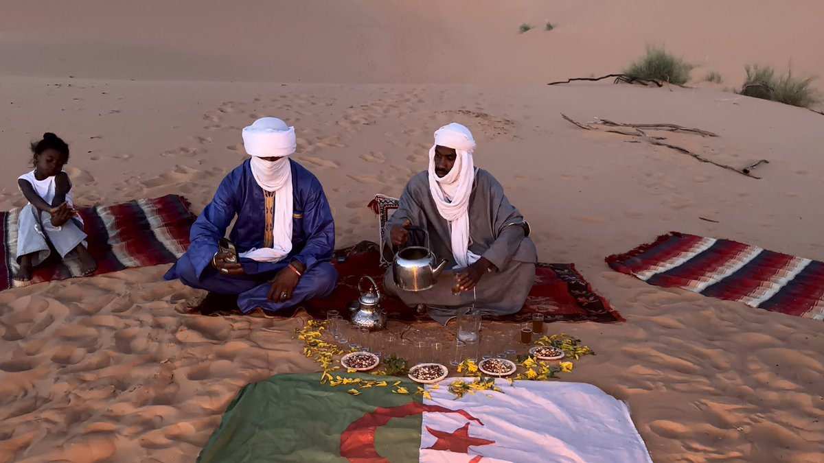 KdjhMb's tweet photo. J’en profite pour vous montrer nos magnifiques TOUAREG ALGÉRIEN qui sont FIÈRE d’être ALGÉRIEN, qui on des DESCENDANTS qui ce sont BATTU pour L’ALGÉRIE et qui sont FIÈRE de montrer leur région aujourd’hui Tahya bledi 🇩🇿 https://t.co/SrXzgBtY7y