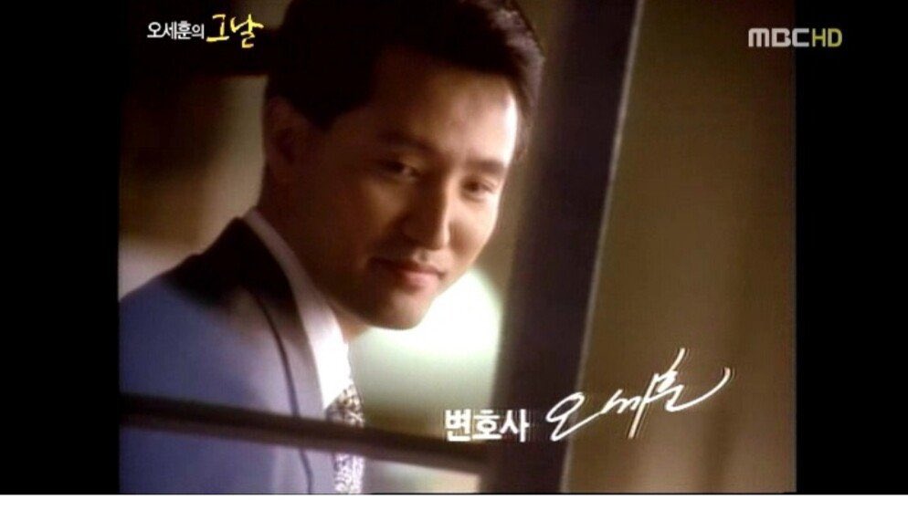 letmeliveohbaby's tweet photo. 그리고 옅은 미소를 지을 때도 입이 절대 :) 모양이 될 수 없는 운명이라
웃을 때 항상 약간 멌슥..붂끄..수줍..웃참...이런 느낌 https://t.co/5BpMOAfGr5