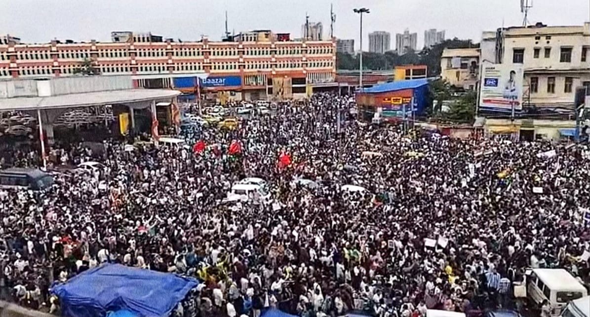 Dipankar_cpiml's tweet photo. Salam Kolkata! What an emphatic response to (read rejection of) Modi's midnight reel and the scripted break of Sonam's fast! Make no mistake, the movement will only grow stronger and spread wider. No amount of repression or theatrics can stop it. https://t.co/eWLZld4fdw