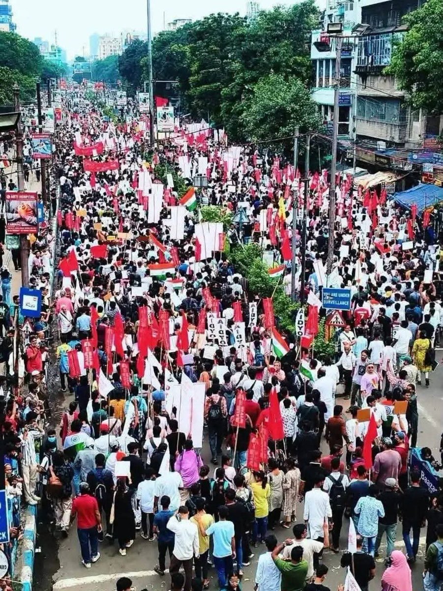 Dipankar_cpiml's tweet photo. Salam Kolkata! What an emphatic response to (read rejection of) Modi's midnight reel and the scripted break of Sonam's fast! Make no mistake, the movement will only grow stronger and spread wider. No amount of repression or theatrics can stop it. https://t.co/eWLZld4fdw