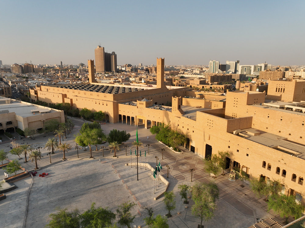 nobel650's tweet photo. بل حتى قصر الحكم بالرياض الذي عمره اكثر من 500 عام، حينما جدده الملك سلمان وأشرف على تصميمه بنفسه، خرج لنا بتصميم واستنباط مبدع من العمارة النجدية وحافظ على تصميم القصر الأصلي وفاز القصر بجائزة الإنجاز مدى الحياة: https://t.co/jfebZleEAv