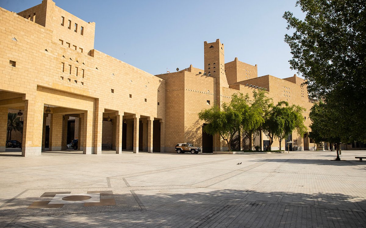 nobel650's tweet photo. بل حتى قصر الحكم بالرياض الذي عمره اكثر من 500 عام، حينما جدده الملك سلمان وأشرف على تصميمه بنفسه، خرج لنا بتصميم واستنباط مبدع من العمارة النجدية وحافظ على تصميم القصر الأصلي وفاز القصر بجائزة الإنجاز مدى الحياة: https://t.co/jfebZleEAv
