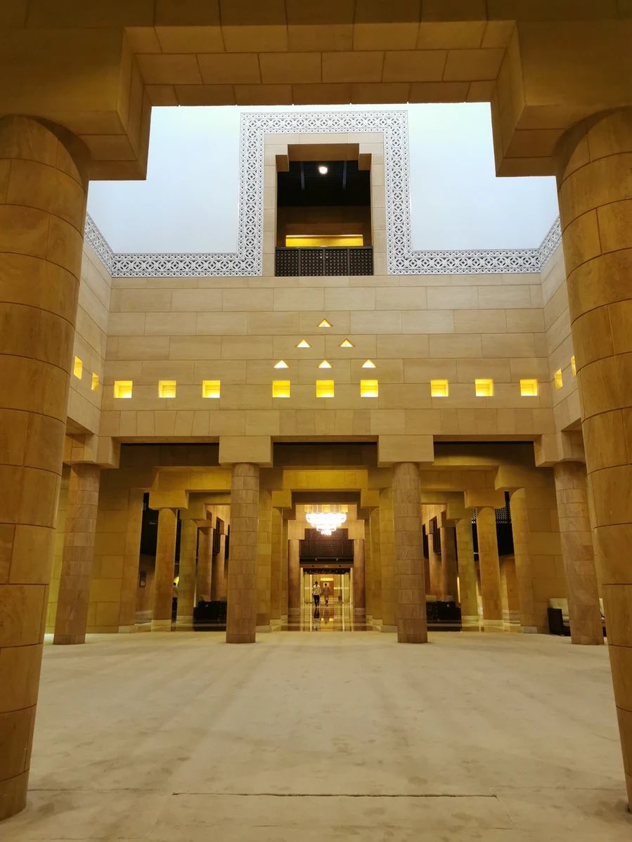 nobel650's tweet photo. بل حتى قصر الحكم بالرياض الذي عمره اكثر من 500 عام، حينما جدده الملك سلمان وأشرف على تصميمه بنفسه، خرج لنا بتصميم واستنباط مبدع من العمارة النجدية وحافظ على تصميم القصر الأصلي وفاز القصر بجائزة الإنجاز مدى الحياة: https://t.co/jfebZleEAv