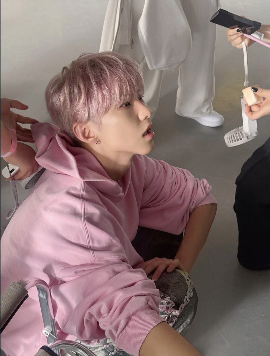 dk_h0s's tweet photo. 아기자기 핑덮머 수녕 좋음….
꾹 누르면 폭신하고 말랑하고 몽글몽글 할 것 같애 https://t.co/z4y9FCyyWO