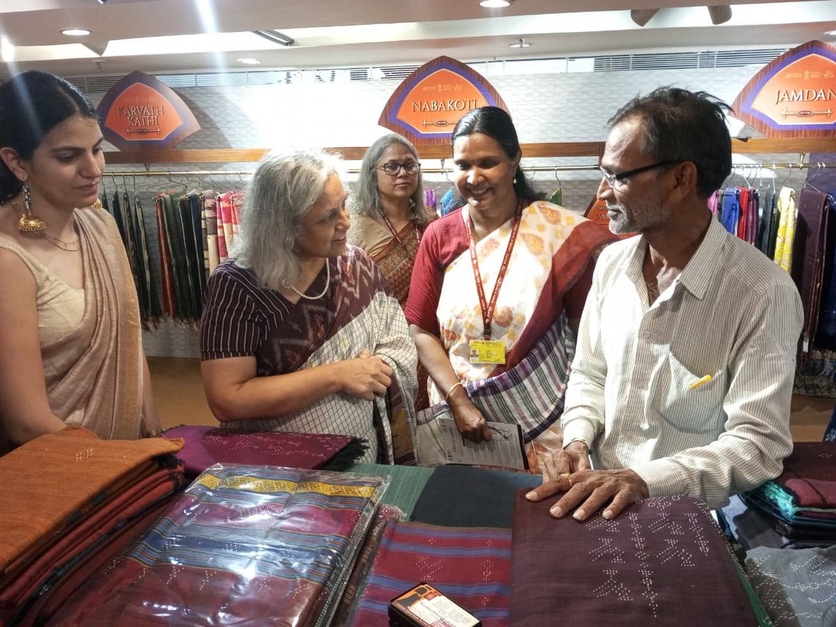 TexMinIndia's tweet photo. Smt. Neelam Shami Rao, Secretary (T),  inaugurated the 'Weaves of India' Festival at the Central Cottage Industries Emporium (CCIE), Janpath, New Delhi today. Senior officials of the Ministry of Textiles were also present on the occasion.

The festival showcases 116 heritage handloom weaves from across India and will remain open to visitors from 24 July to 7 August 2026, celebrating the country's rich handloom heritage ahead of the 12th National Handloom Day.

#WeavesOfIndia #NationalHandloomDay #Handloom #MinistryOfTextiles #IndiaHandloom @CCIC_Emporium @dchandlooms01 @handicraftsdc