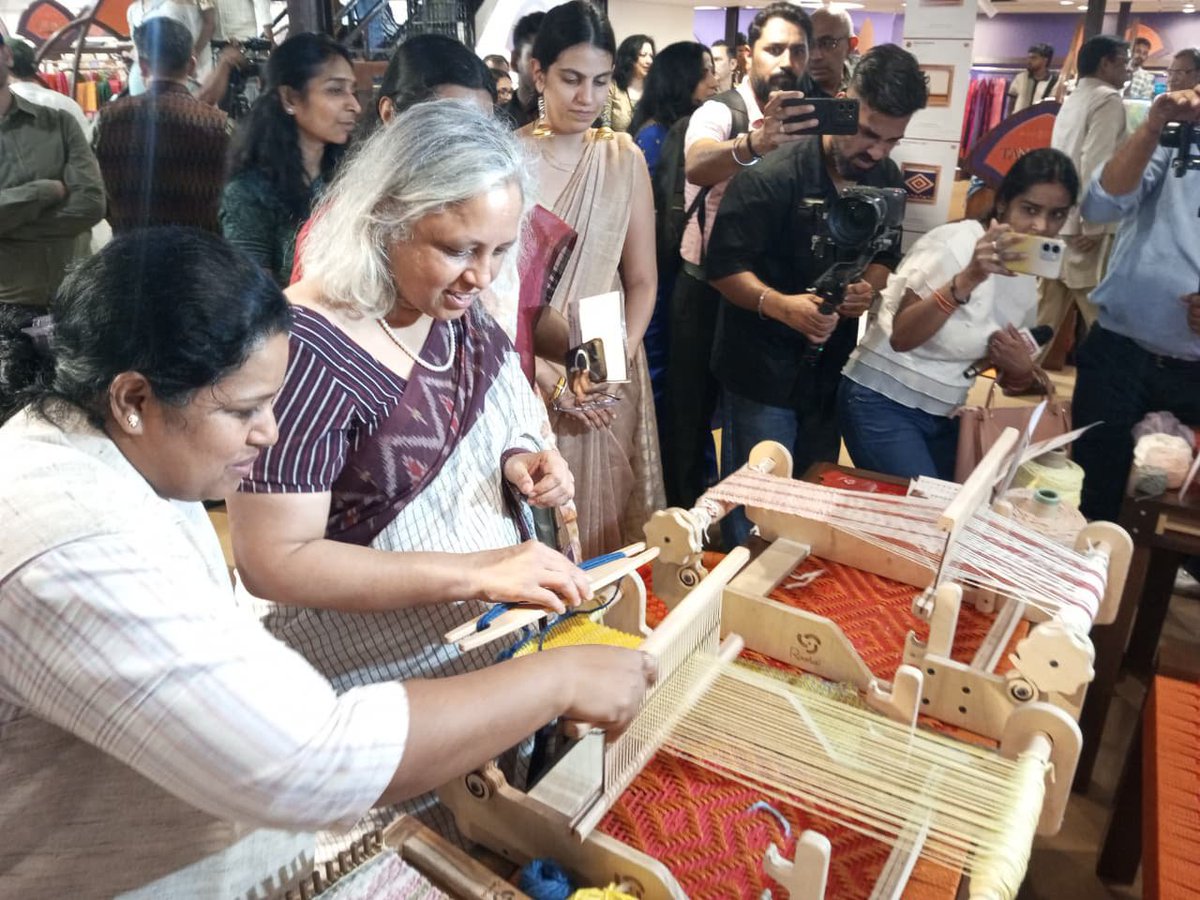 TexMinIndia's tweet photo. Smt. Neelam Shami Rao, Secretary (T),  inaugurated the 'Weaves of India' Festival at the Central Cottage Industries Emporium (CCIE), Janpath, New Delhi today. Senior officials of the Ministry of Textiles were also present on the occasion.

The festival showcases 116 heritage handloom weaves from across India and will remain open to visitors from 24 July to 7 August 2026, celebrating the country's rich handloom heritage ahead of the 12th National Handloom Day.

#WeavesOfIndia #NationalHandloomDay #Handloom #MinistryOfTextiles #IndiaHandloom @CCIC_Emporium @dchandlooms01 @handicraftsdc