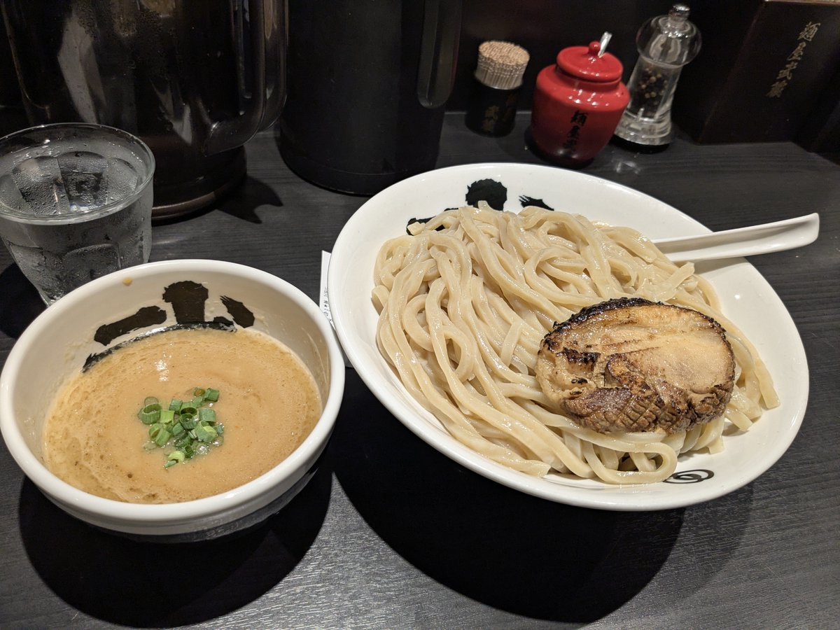 con_circus's tweet photo. 【3:5✕7月】
宿題オワリーノ✨
いいかげん研修レポートの手書き制度ってやめてほしい（昭和か！）今やカルテはもちろん、看護·介護記録、アセスメントシートなど電子記録が当たり前なのに…。3.000文字以上の手書きレポって…😭指折れるっちゅーの！ラスト·メッシは怒りの3.5倍盛りじゃ！うまい！ https://t.co/yLgOBuIxhQ