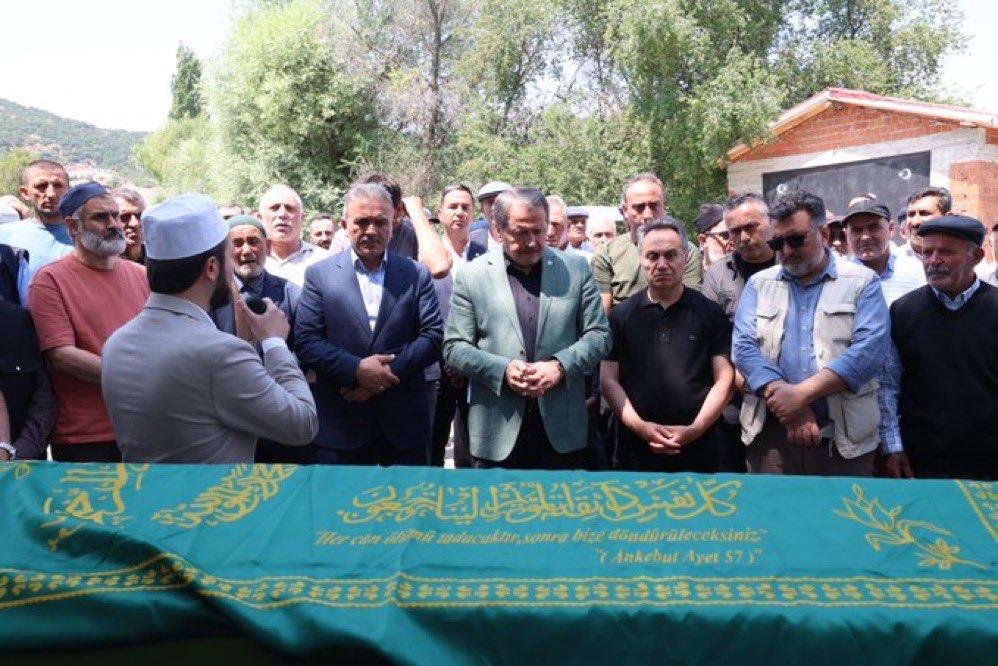 EgitimBirSen's tweet photo. Genel Başkanımız Ali Yalçın’ın muhterem babası Selahattin Yalçın’ı memleketi Tokat Artova’da dualarla beka yurduna uğurladık. https://t.co/BdKY2GoHSR
