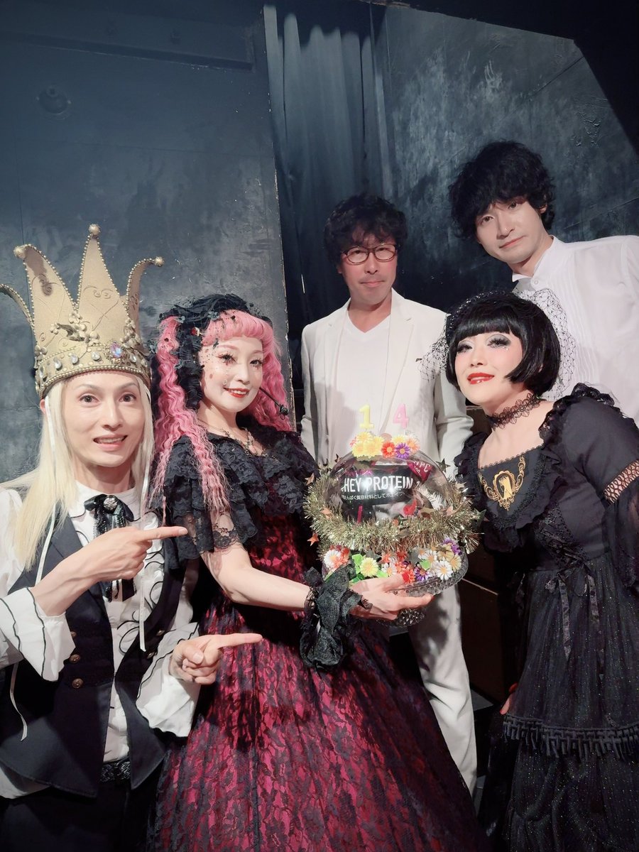 SumireKokusyoku's tweet photo. ゆかちんがピアノを弾かないバースデーライブ2026 in 吉祥寺スターパインズカフェ🎂❣️
ご来場いただきました皆皆様、ありがとうございました🙌🏻✨✨
あーーーーーー楽しかったよ〜年に一度のご褒美Day🥳🙌🏻
双子のソレイユさん、洞窟洞子さん、バンドメンバーの西井くん、YURAサマ、阿部ちゃん、みんなみんなありがとうございました！！
感謝しかない❣️❣️